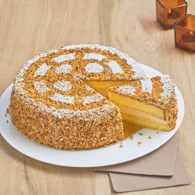 MOKA NOISETTE
Dès 1,99€ la part
Crème noisette, génoise nature et éclats de noisette. Décor en sucre glace.
