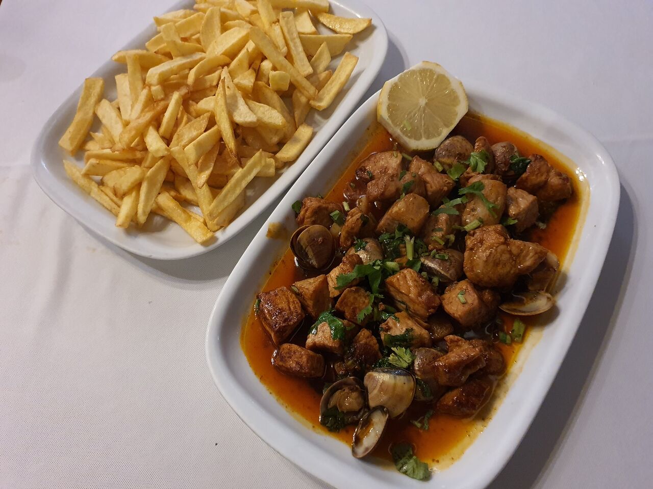 CARNE DE PORCO À ALENTEJANA