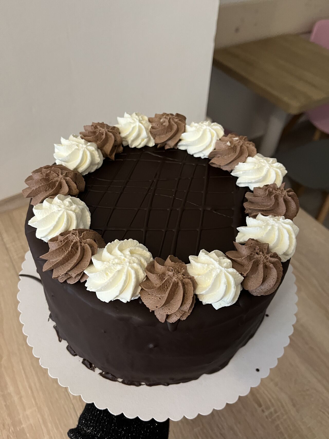 Pařížský dort - Obj.číslo 93, 1250g - 12 porcí, CENA 790,-Kč