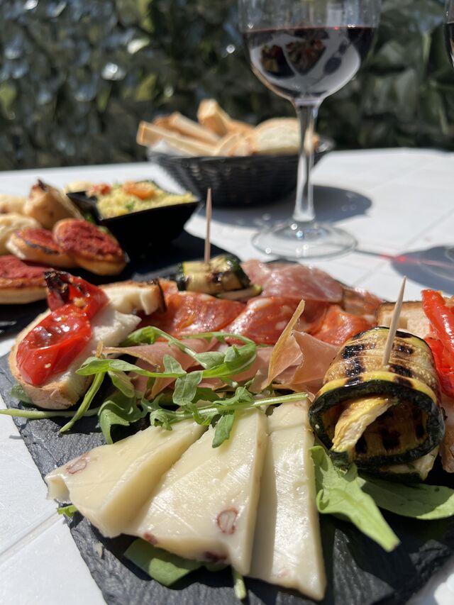 Aperitivo con tagliere