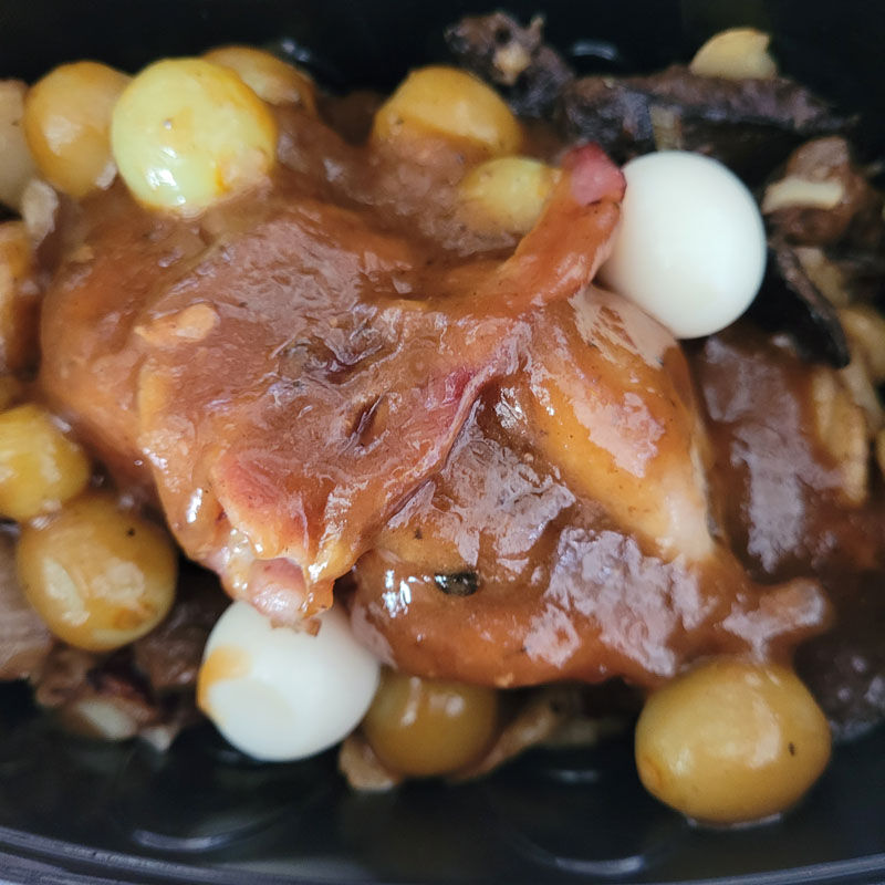 CAILLE AUX RAISINS SUR POMMES DE TERRE SARLADAISES