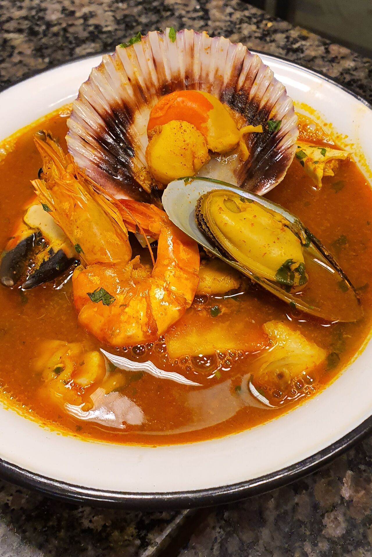 Parihuela de pescado y mariscos