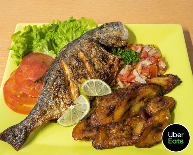 Poisson braisé accompagné de ses bananes plantin ou frites et sa sauce verte
8,00€