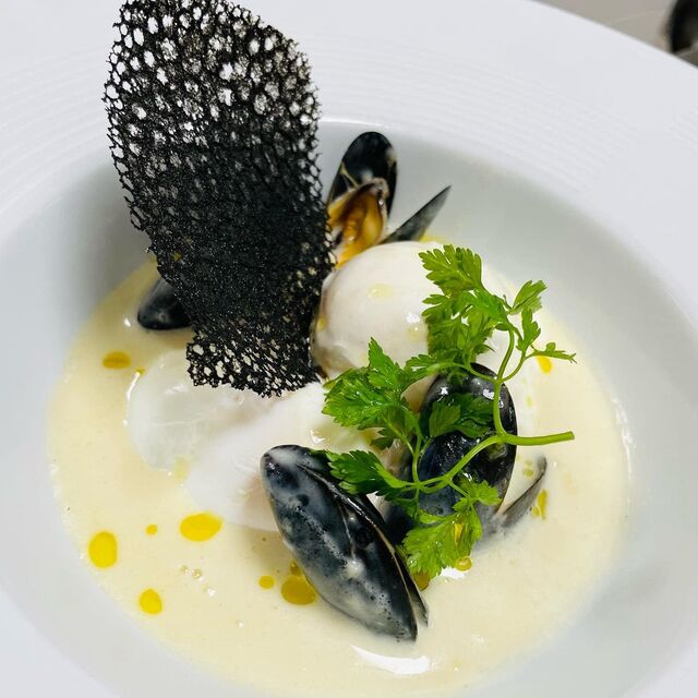 Oeufs pochés en marinière de moules