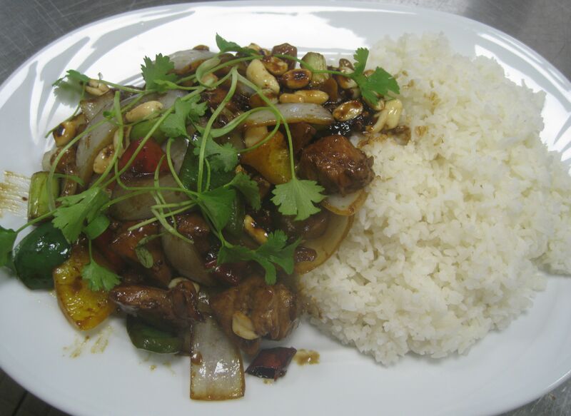 Kung Pao Chicken. 宫保鸡丁(Sehr scharfe Hühnerfleisch)