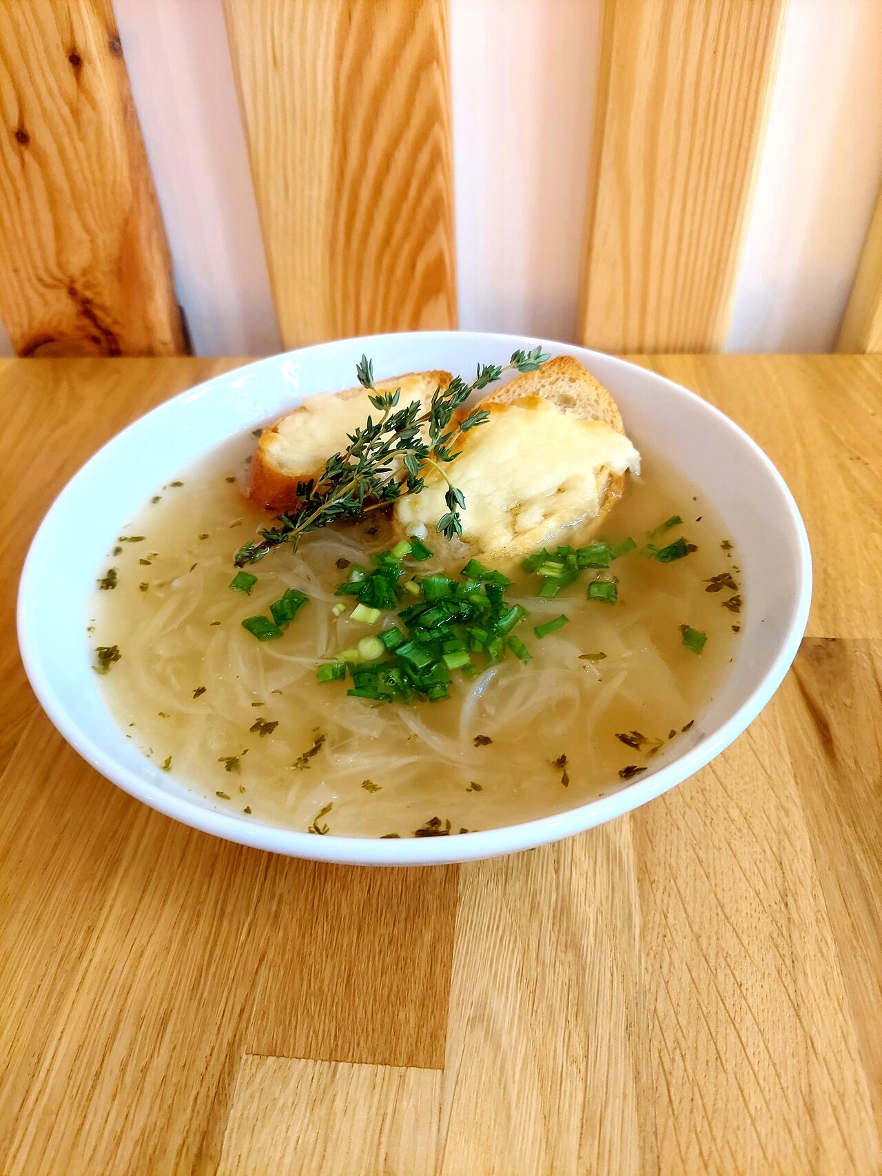 ZUPA CEBULOWA Z GRZANKAMI