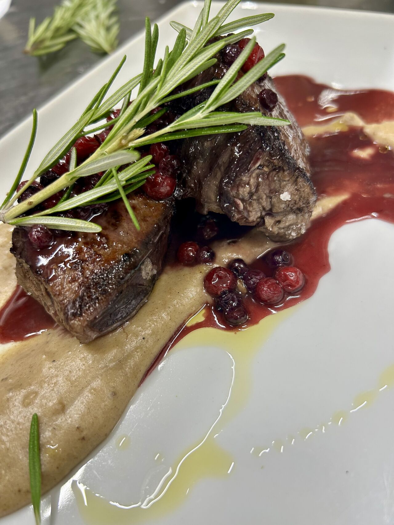 Guancialino di maiale e purea di mele