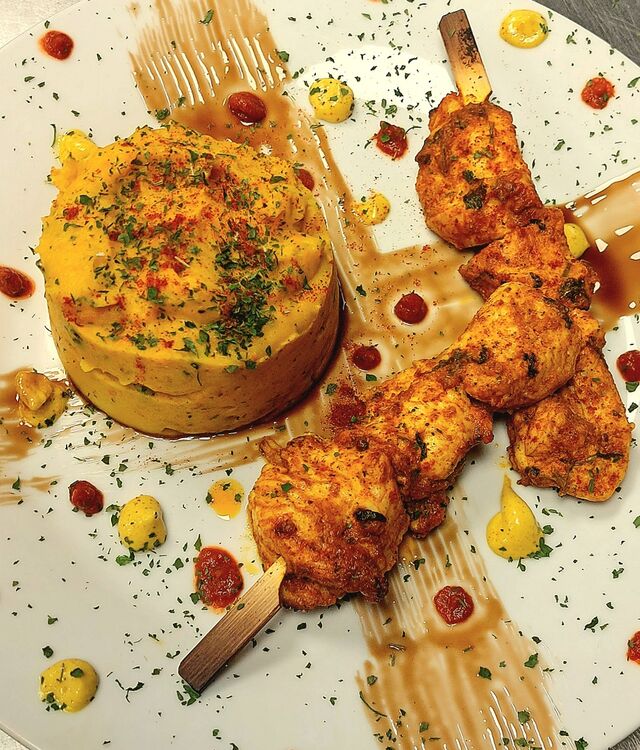 Brochettes de poissons (saint-pierre) au curry et au lait de coco avec riz basmati