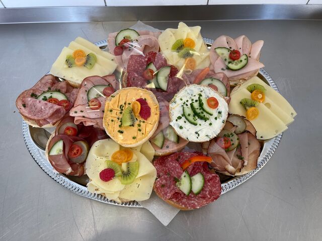 Gerne bereiten wir Ihnen für Ihr Event diverse Wust- und Käseplatten zu