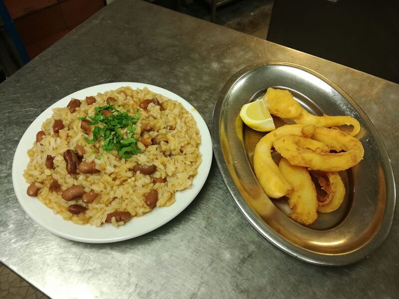 Choco frito com arroz de feijão