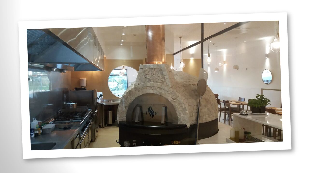 Peça principal da Bate e Beco - o nosso FORNO!!!
Peça ÚNICA, revestida em calçada portuguesa... 