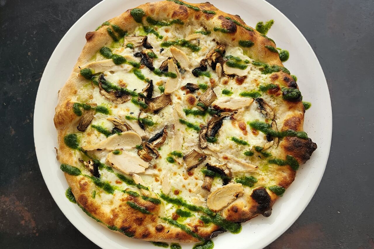 Pizza pollo basillico