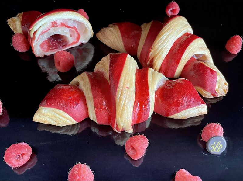 Croissant à la framboise.