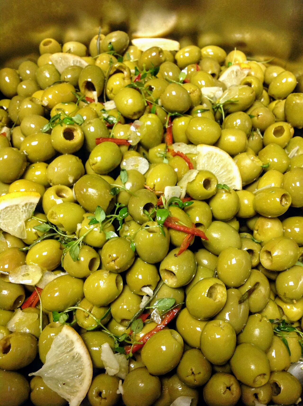 Oliwki marynowane w ziołach dostaniecie do każdej karafki.