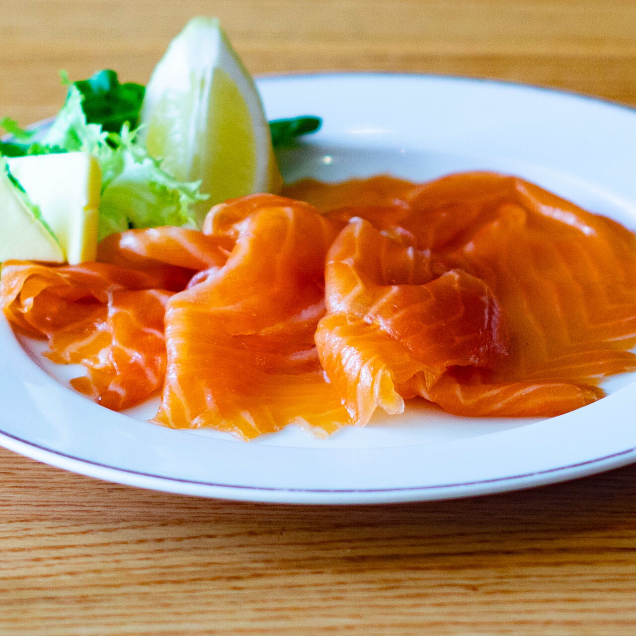 ASSIETTE DE SAUMON FUMÉ
