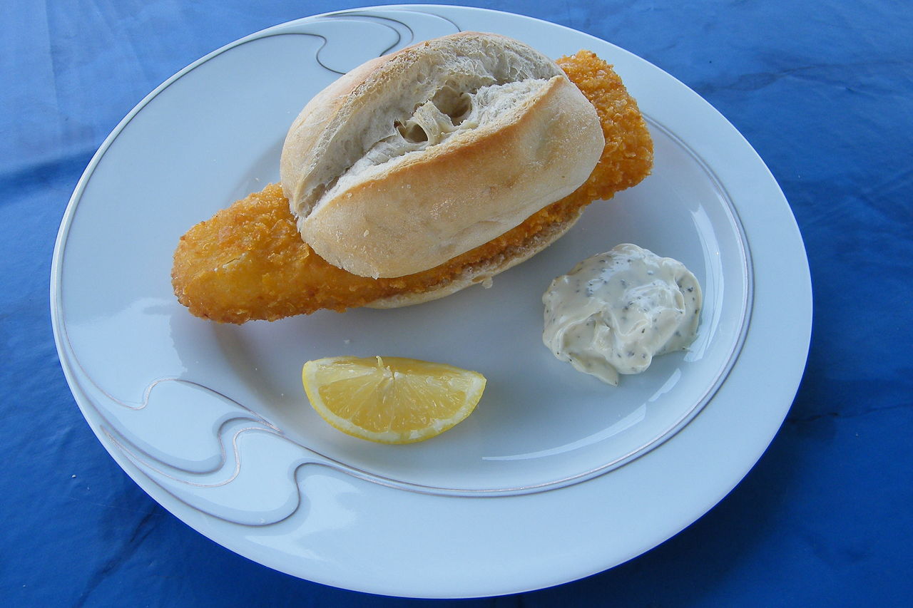 Backfisch im Brötchen