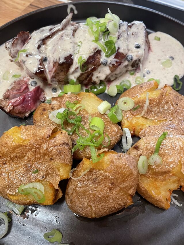 Faux filet de boeuf et patates tapées