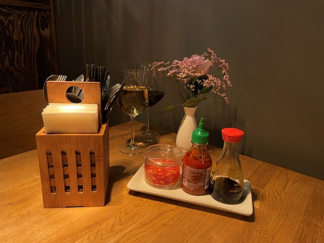 Vieles Mehr;- Fühlen Sie sich in unserem Hause wohl und entdecken Sie unsere große Auswahl an vietnamesischer Traditionsküche.