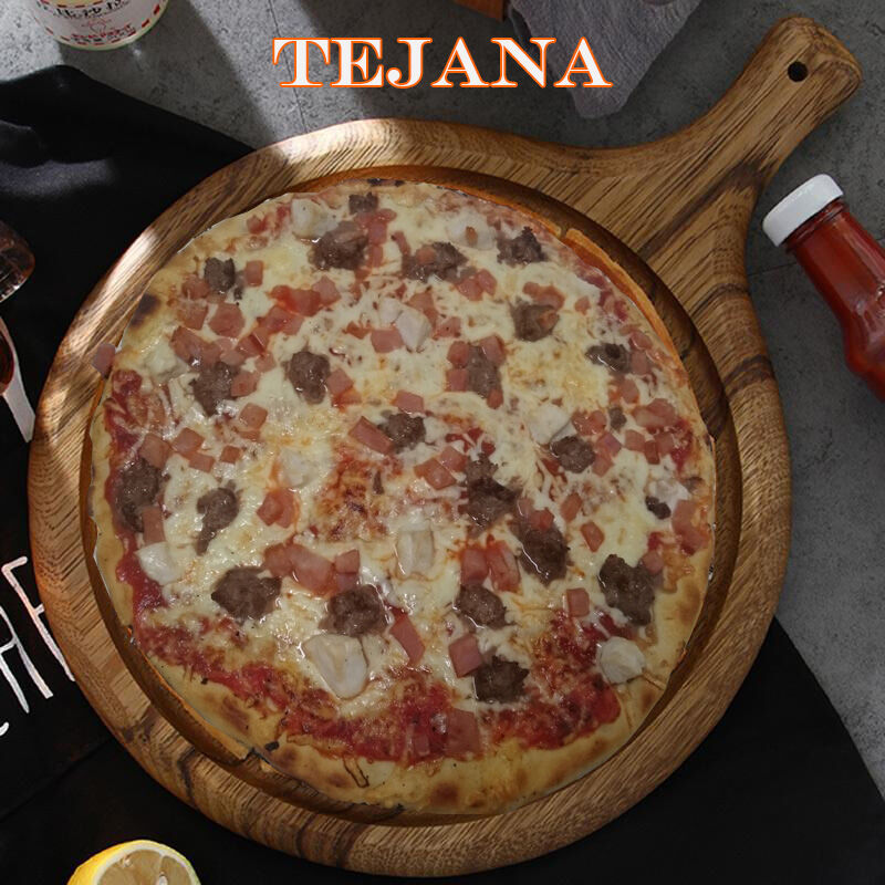 Tomate Base, Queso, Pollo, Ternera y Bacón.