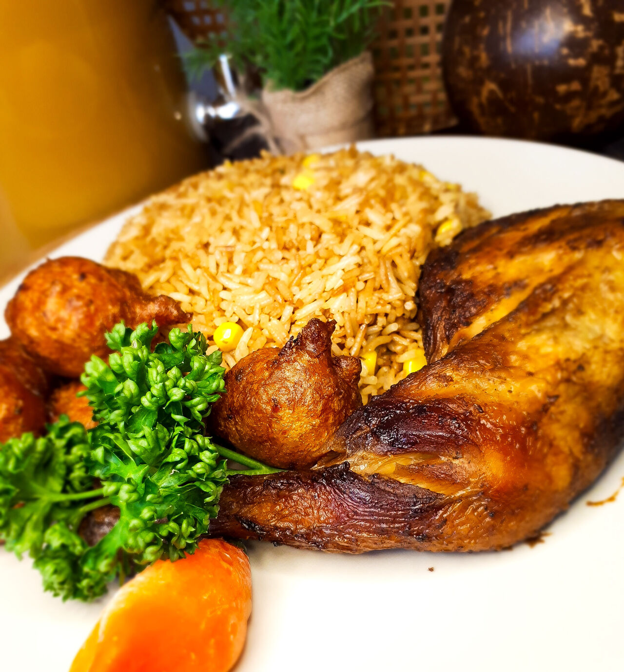 Poulet boukané et son riz nassi.