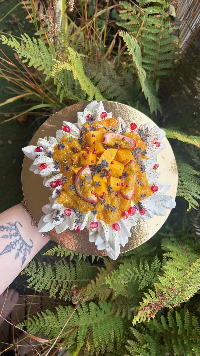 Pavlova flocon aux fruits exotiques