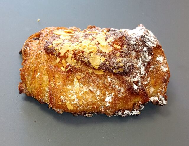 Le pain au chocolat aux amandes