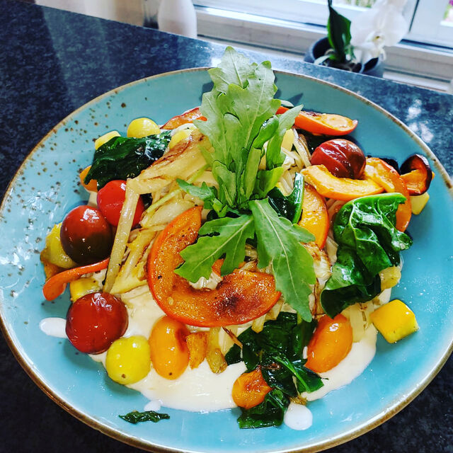 Tagliatelle Kürbis , Fenchel , Spinat und rote Beete