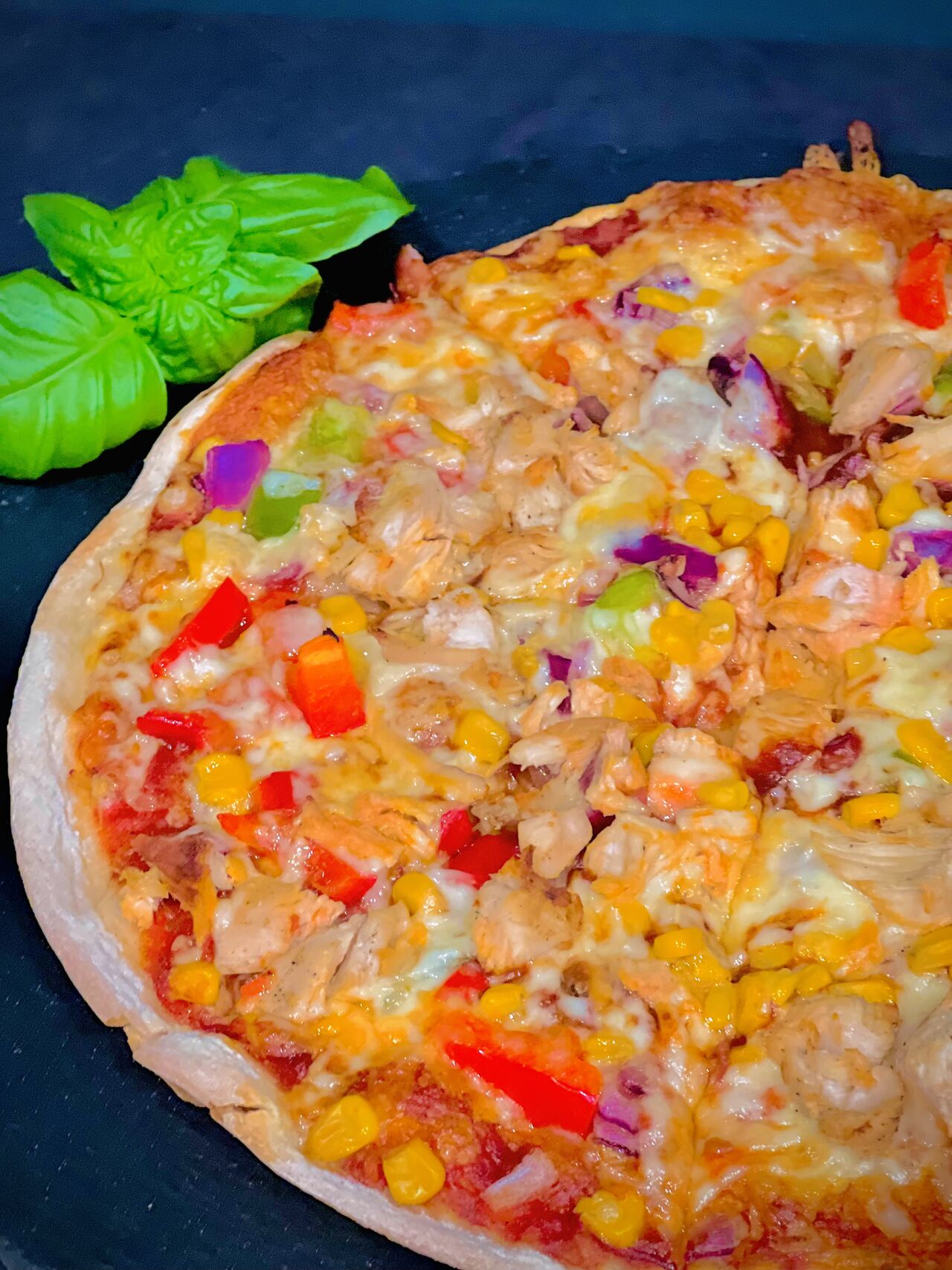 13. Mexico
€9,60
Ø 32cm
(A D C 3)
BBQ-Sauce, Hähnchenbrustfilet, Paprika, Zwiebeln, Mais und
Goudakäse