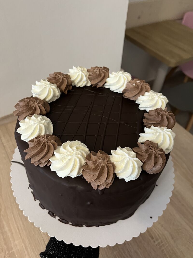 Pařížský dort - Obj.číslo 93, 1250g - 12 porcí, CENA 790,-Kč