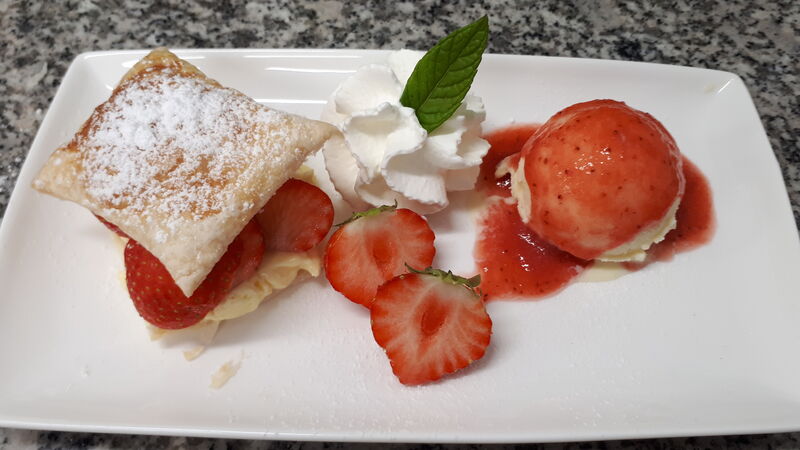 Feuilleté aux fraises, glace vanille