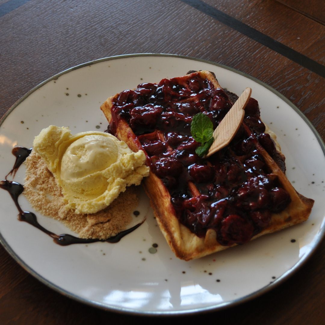 Gofry z wiśniami (wyrób własny)