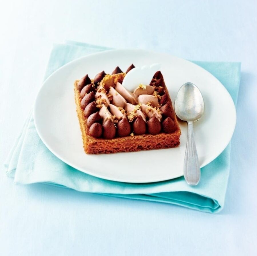 TARTE DUO CHOCOLAT
Ganaches chocolat au lait Jivara et chocolat noir Guanaja intense, montés sur un sablé breton.
Part 4€50