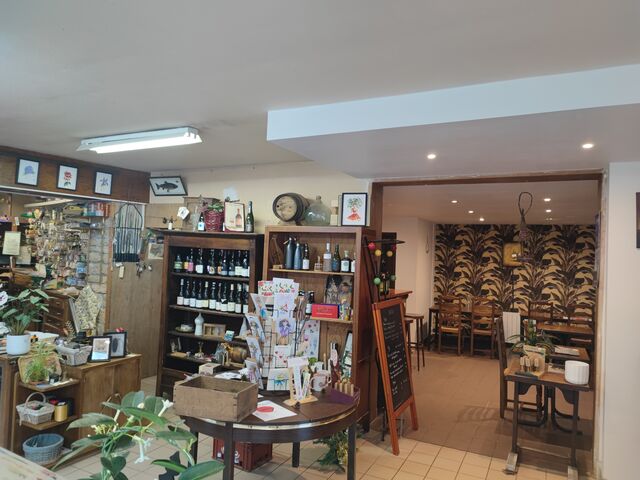 Le restaurant & le magasin