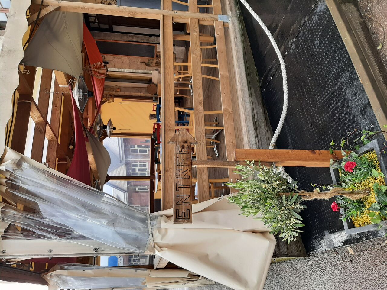 Notre terrasse aérée et lumineuse