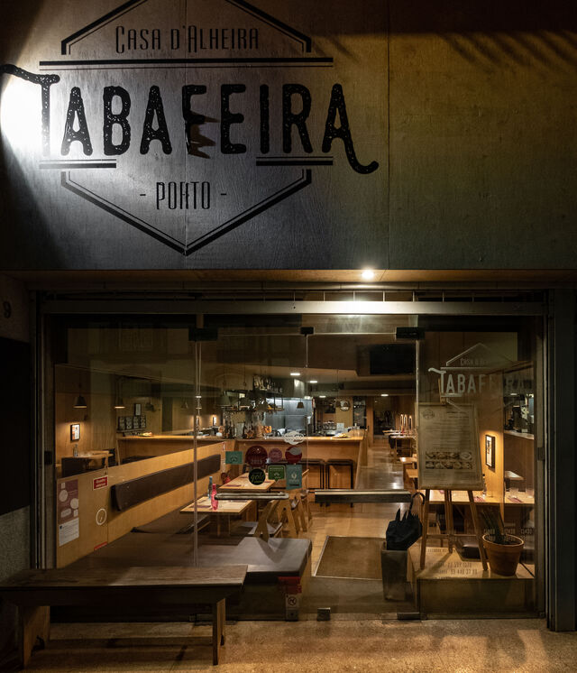 Estamos aqui no nº9 da Rua Morgado Mateus junto ao Jardim de S.Lázaro