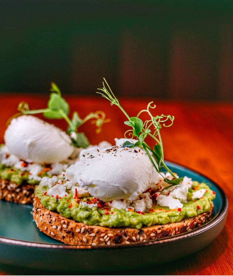 AVOCADO SPICY WITH POACHED EGGS