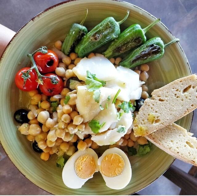 Salada de Grão com Bacalhau