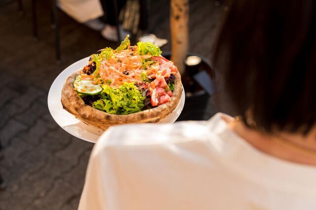 Salat im pizzabrot 