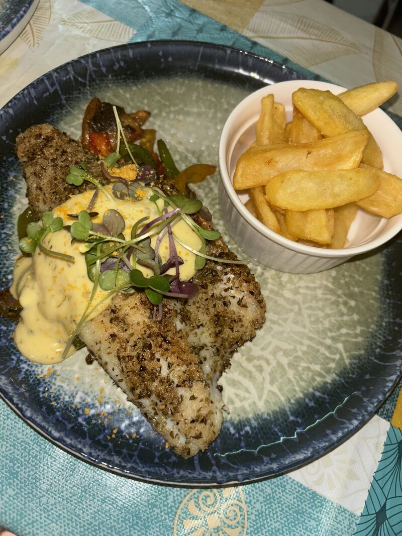 Lubina al horno con salsa bearnesa