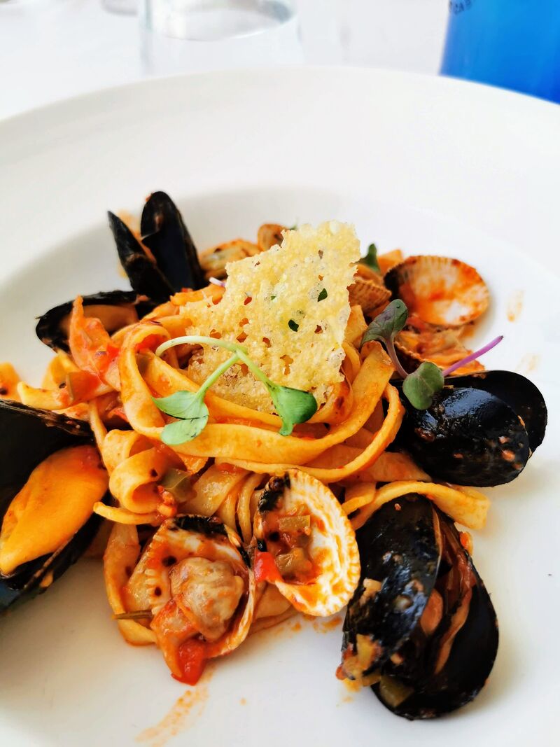 un des nombreux plats du menu dégustation présenté chaque midi en semaine ... Photo prise par une fidèle cliente