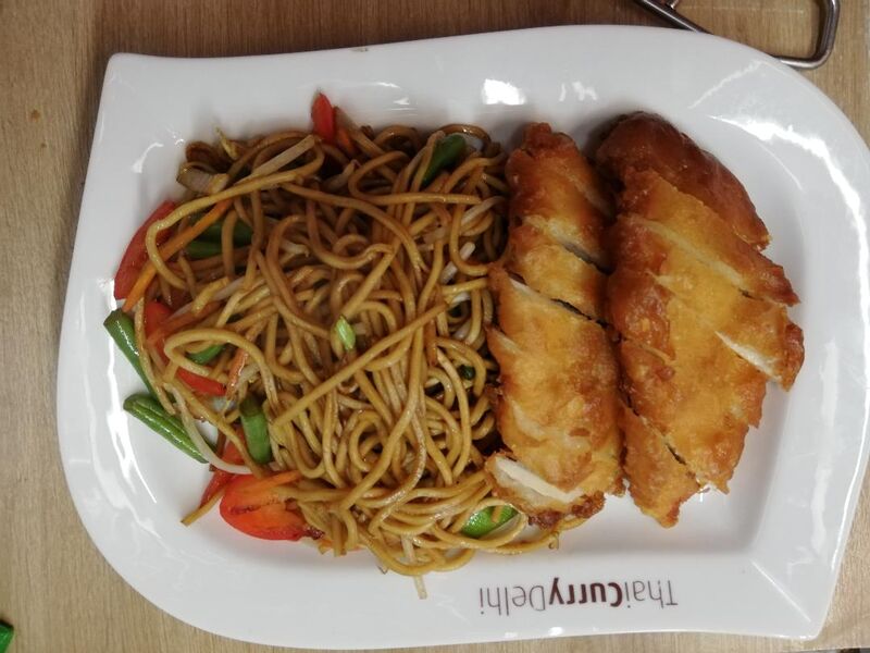 Gebr.Nudel Gemüse mit Paniertes Hähnchenbrust 11,80€