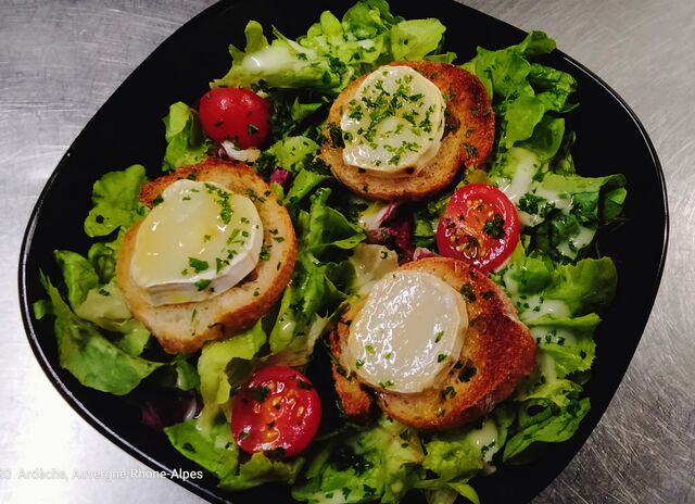 salade de toasts de chèvre chaud et miel
