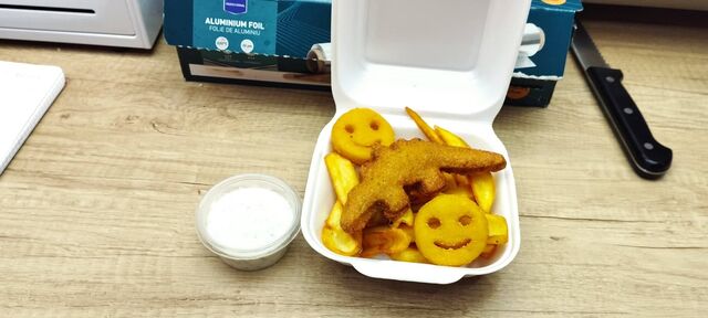  Dínós fasírt mosolygósburgonyával (ajándék ivólé + mártás) 