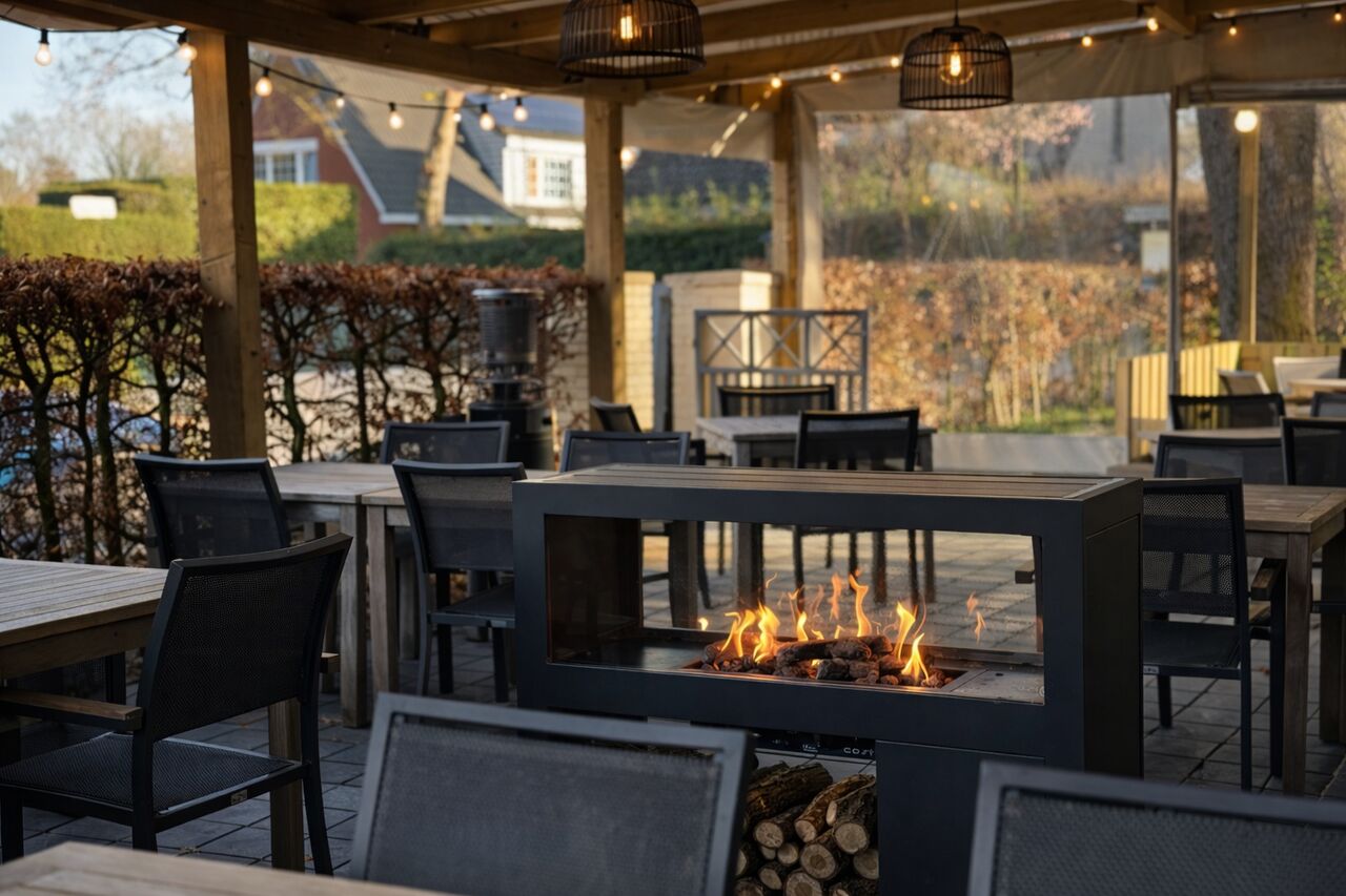 Gezellig overdekt terras met terrasverwarmer