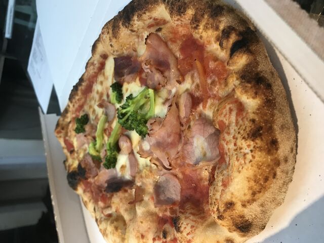 Pizzeria_il_peperoncino_pizza_001