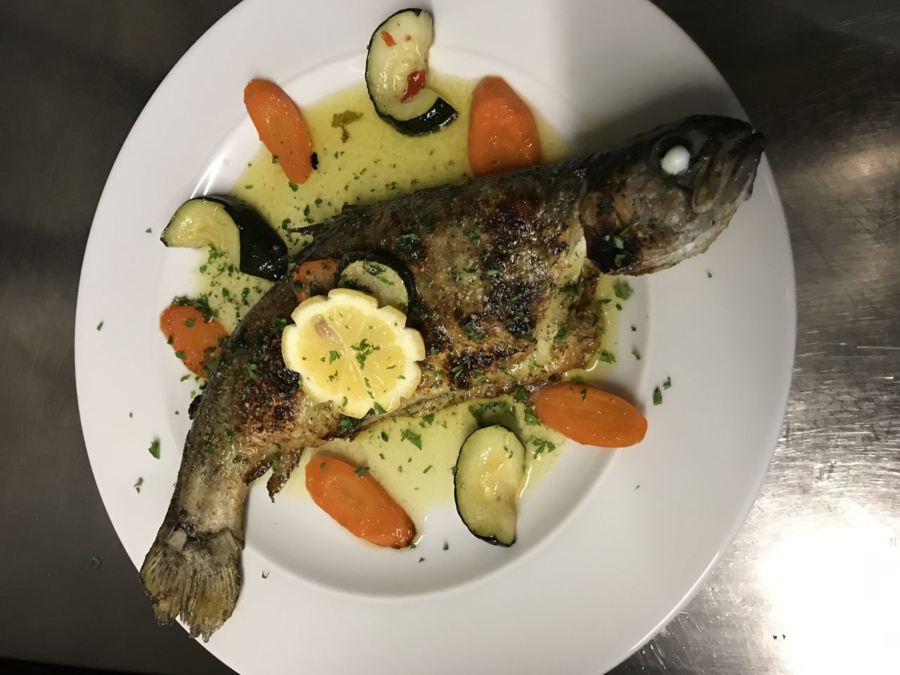 Frische Forelle vom Grill