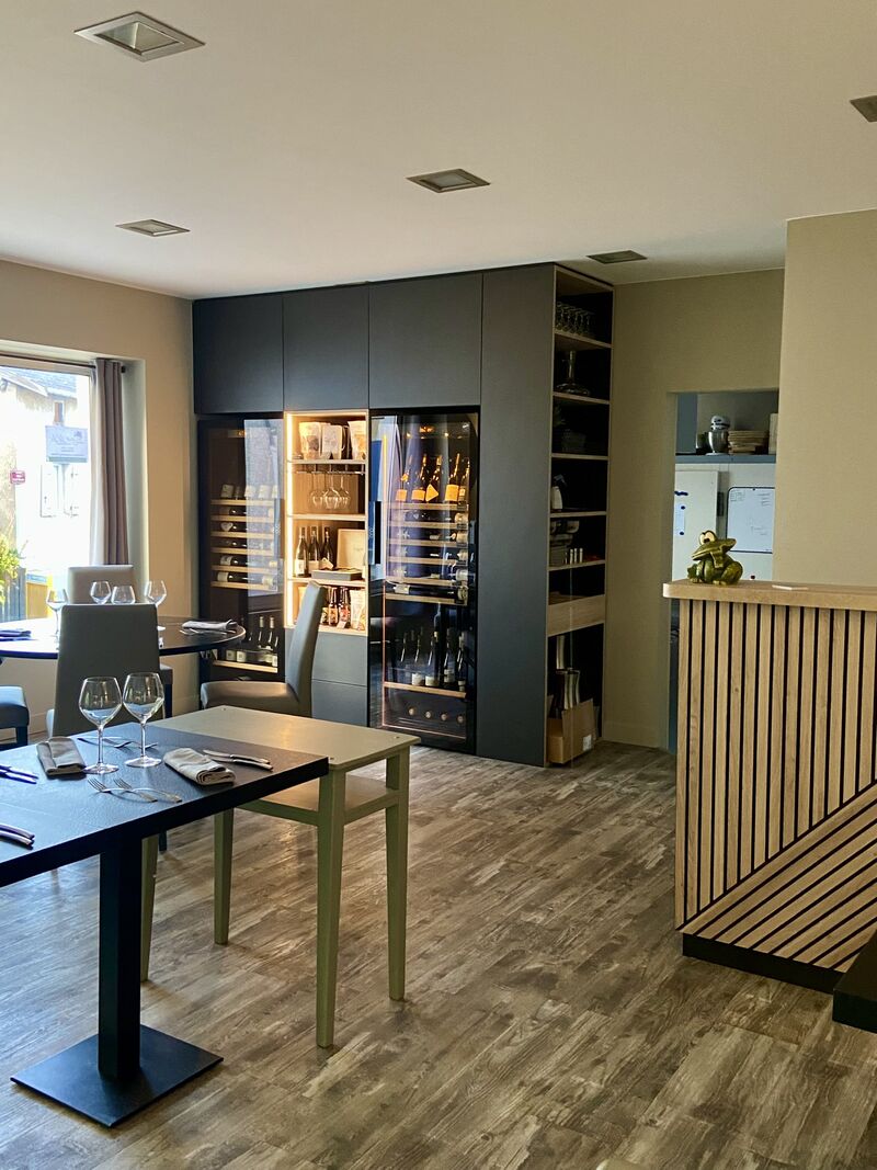 Côté restaurant avec notre cave