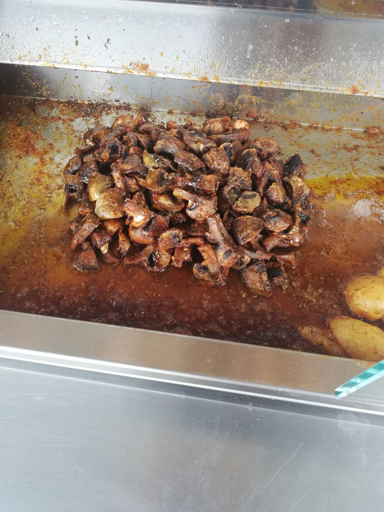 Voilà les magnifiques champignons rôtis 3,50€ la barquettes complète 