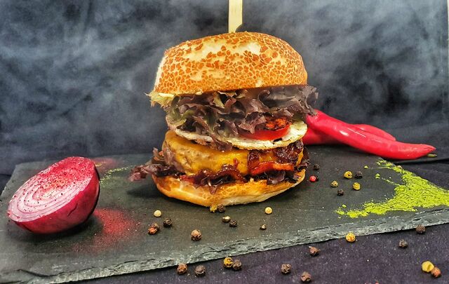 Bacon-egg burger
