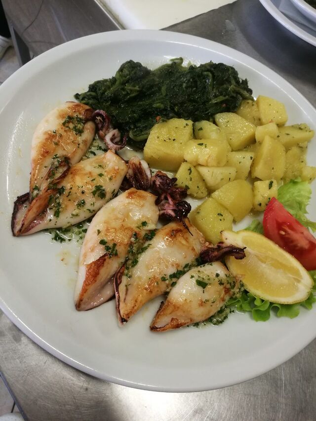 Dalmatian squid as fresh as you need - find us in Biograd and hop in!